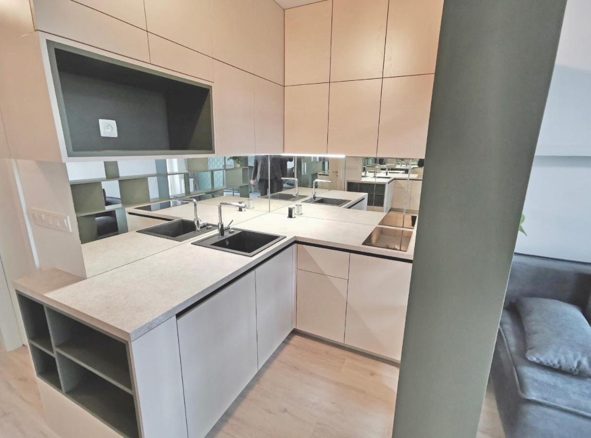 Luxury, Bright Studio With Parking And Balcony In Bratislava Center المظهر الخارجي الصورة